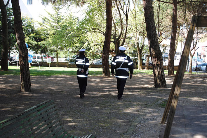 Poliziamunicipaleinunparco.jpg